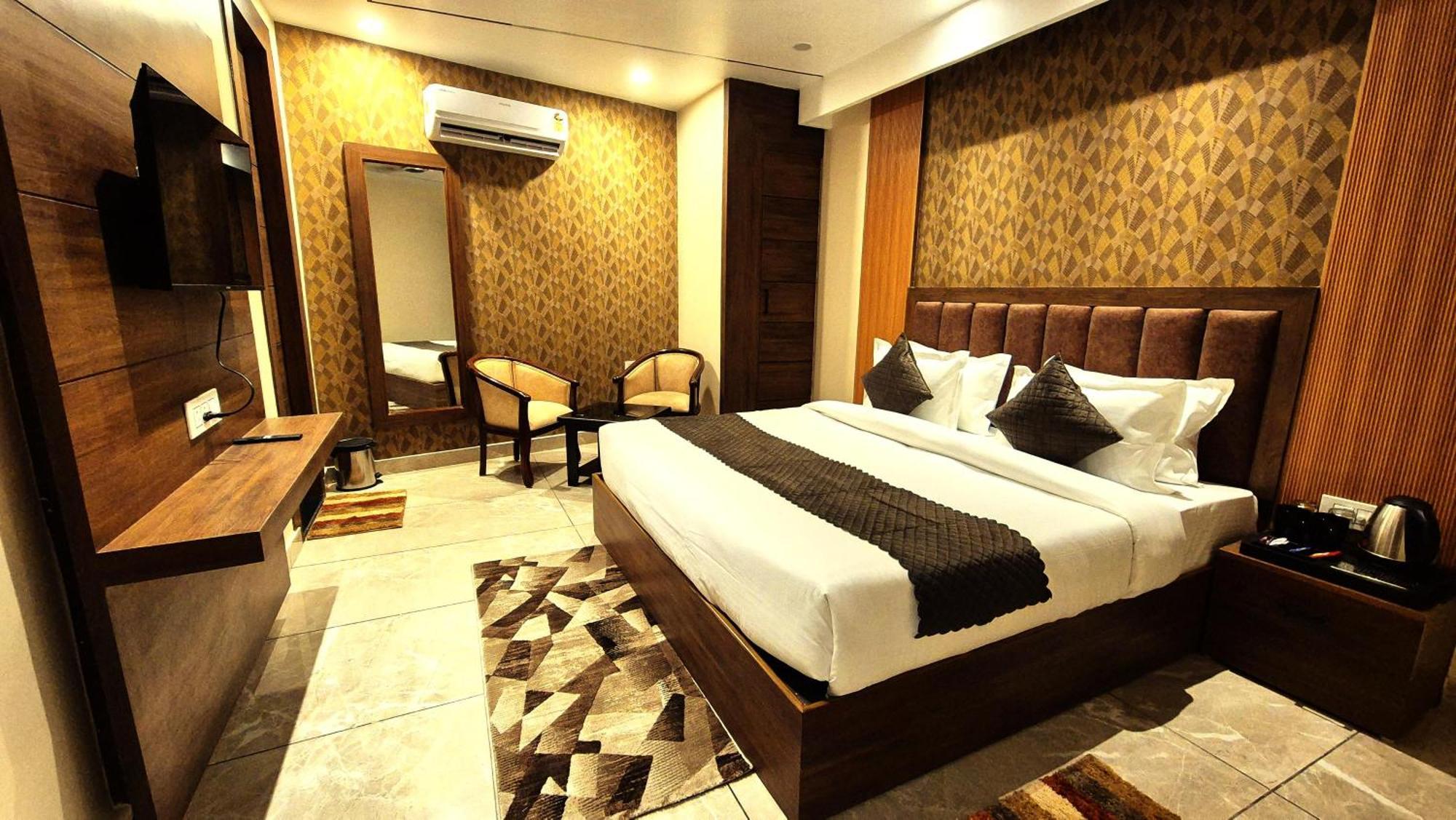 Hotel Hari Dhara, 100 Meters From Har-Ki-Pauri Харидвар Экстерьер фото