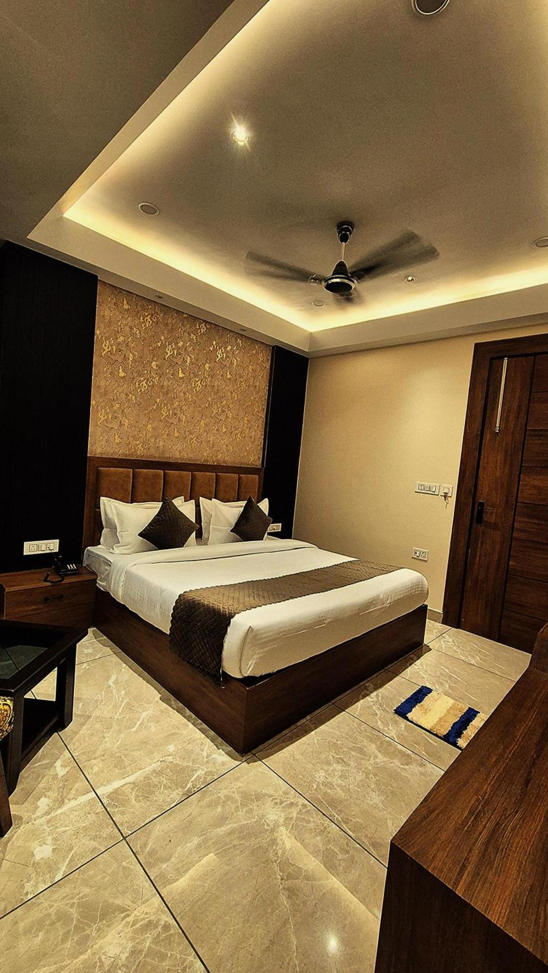 Hotel Hari Dhara, 100 Meters From Har-Ki-Pauri Харидвар Экстерьер фото