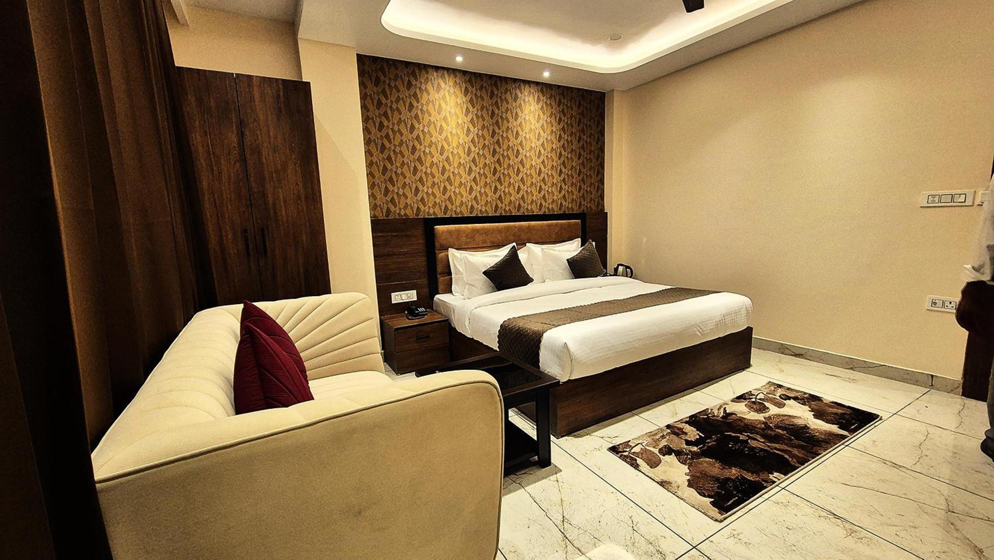 Hotel Hari Dhara, 100 Meters From Har-Ki-Pauri Харидвар Экстерьер фото