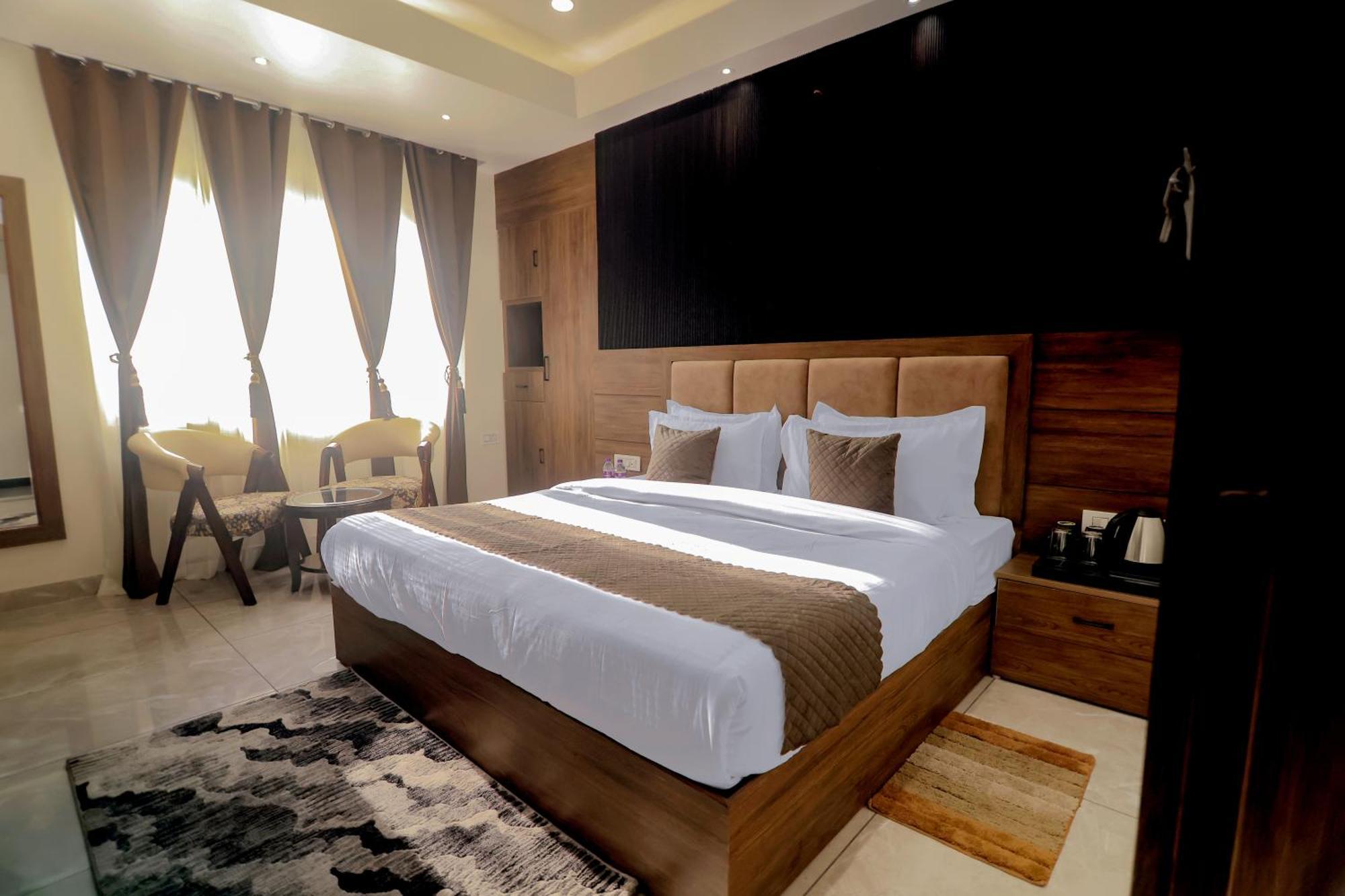 Hotel Hari Dhara, 100 Meters From Har-Ki-Pauri Харидвар Экстерьер фото