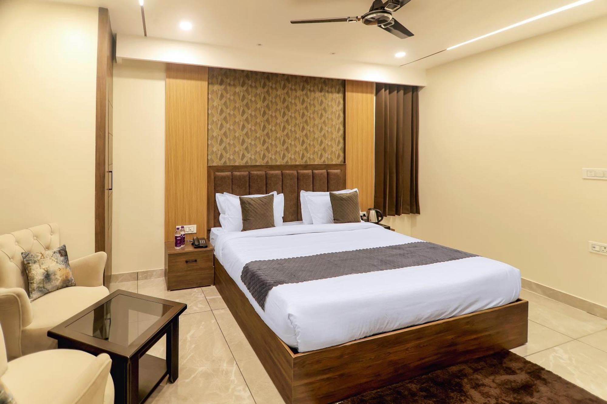 Hotel Hari Dhara, 100 Meters From Har-Ki-Pauri Харидвар Экстерьер фото