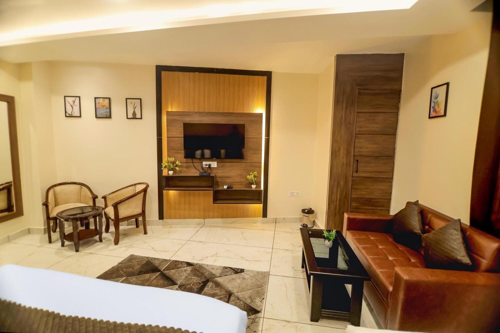 Hotel Hari Dhara, 100 Meters From Har-Ki-Pauri Харидвар Экстерьер фото
