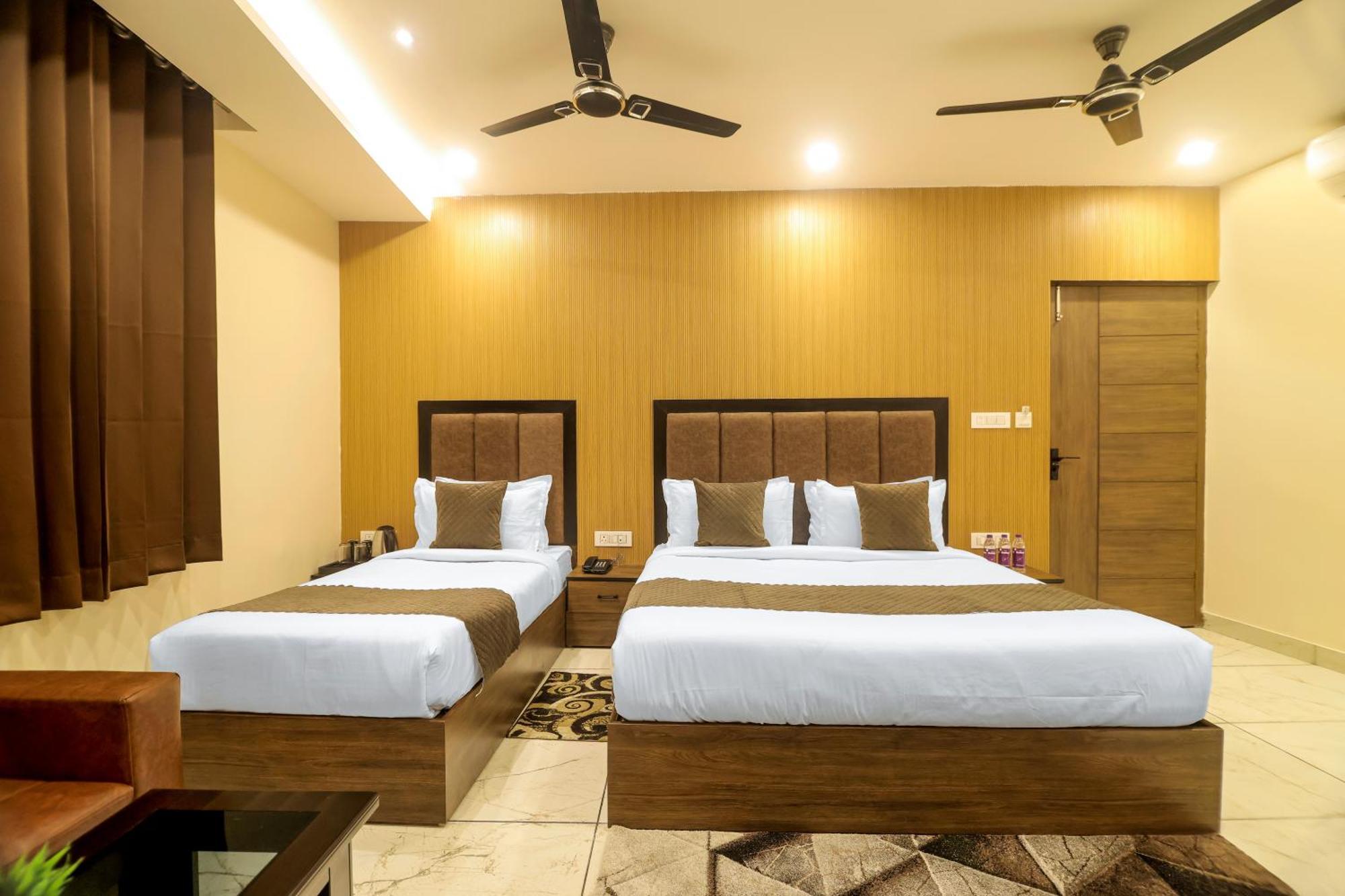 Hotel Hari Dhara, 100 Meters From Har-Ki-Pauri Харидвар Экстерьер фото