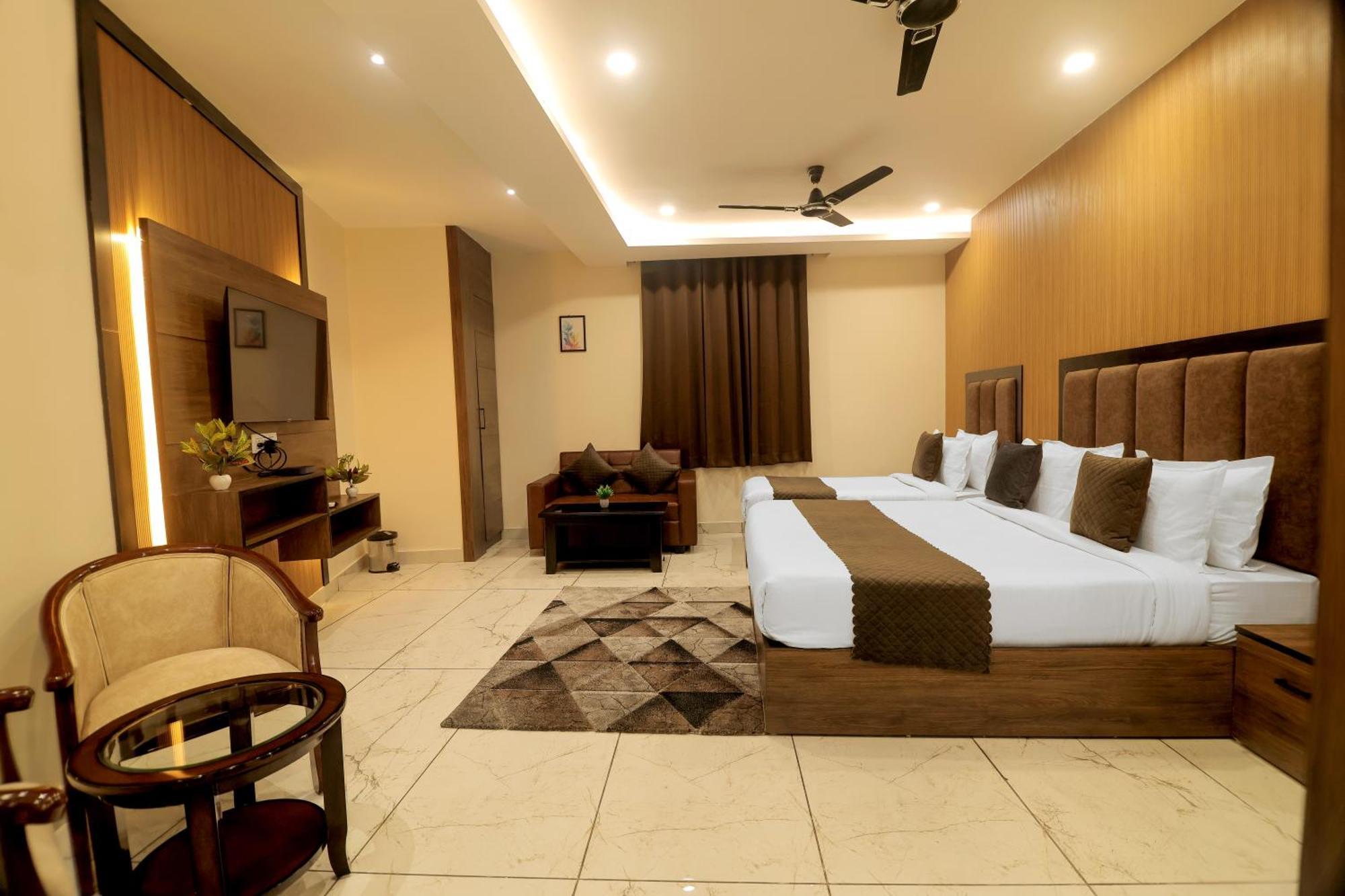Hotel Hari Dhara, 100 Meters From Har-Ki-Pauri Харидвар Экстерьер фото