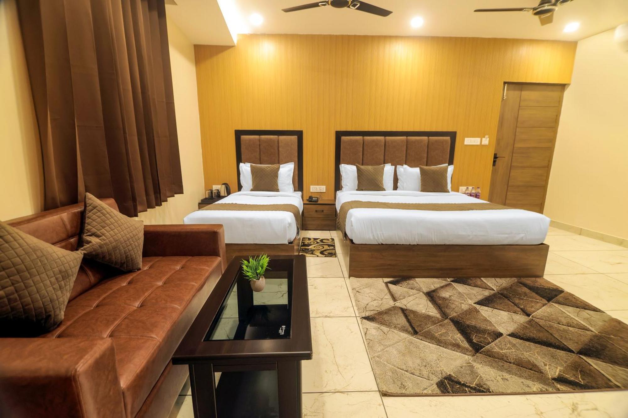Hotel Hari Dhara, 100 Meters From Har-Ki-Pauri Харидвар Экстерьер фото