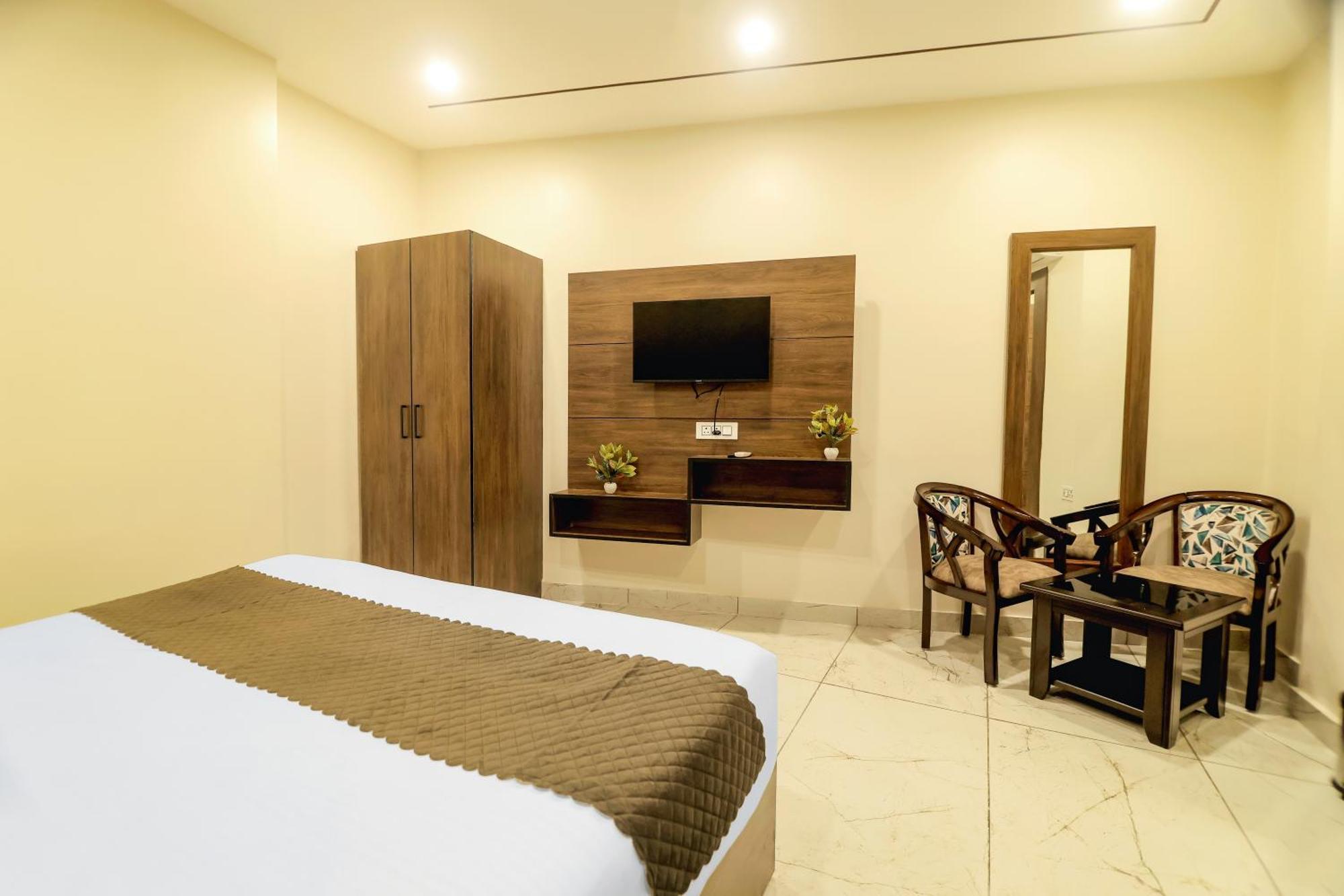 Hotel Hari Dhara, 100 Meters From Har-Ki-Pauri Харидвар Экстерьер фото